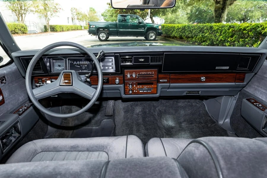 1990 Chevrolet Caprice - Image 9 of 31