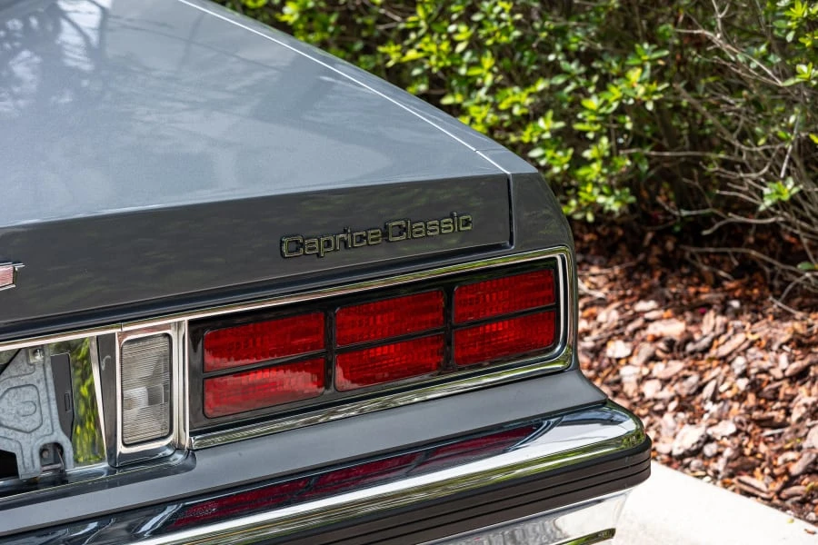 1990 Chevrolet Caprice - Image 16 of 31