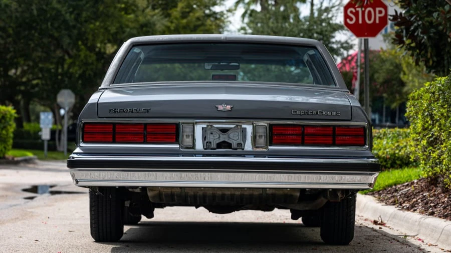 1990 Chevrolet Caprice - Image 22 of 31