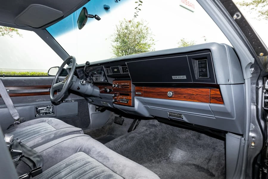 1990 Chevrolet Caprice - Image 27 of 31