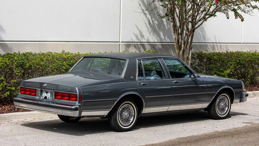 1990 Chevrolet Caprice - Image 30 of 31