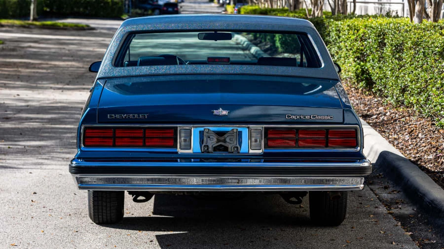 1990 Chevrolet Caprice - Image 13 of 23