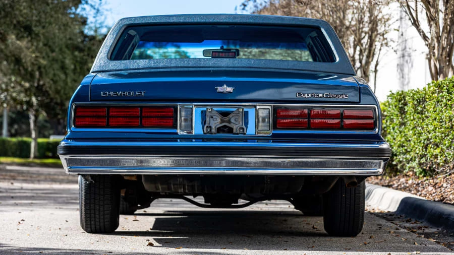 1990 Chevrolet Caprice - Image 14 of 23