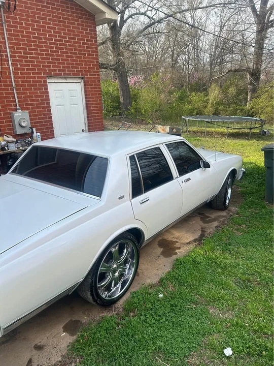 1990 Chevrolet Caprice - Image 5 of 9