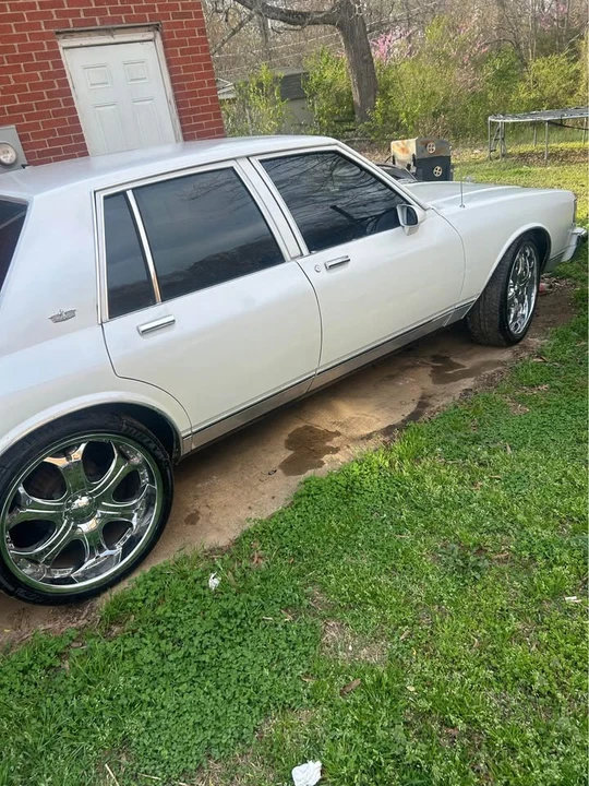 1990 Chevrolet Caprice - Image 4 of 9