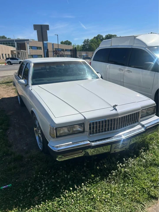 1990 Chevrolet Caprice - Image 2 of 9