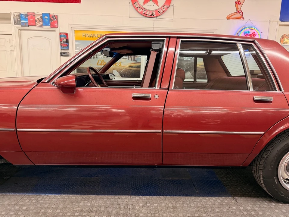 1990 Chevrolet Caprice - Image 17 of 21