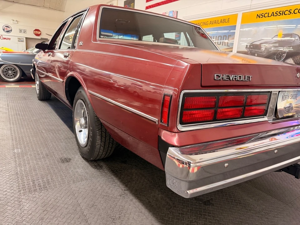 1990 Chevrolet Caprice - Image 19 of 21