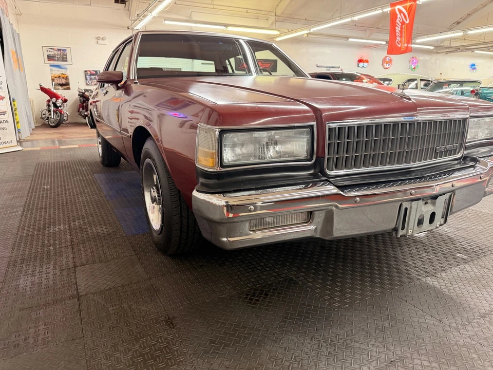 1990 Chevrolet Caprice - Image 10 of 21