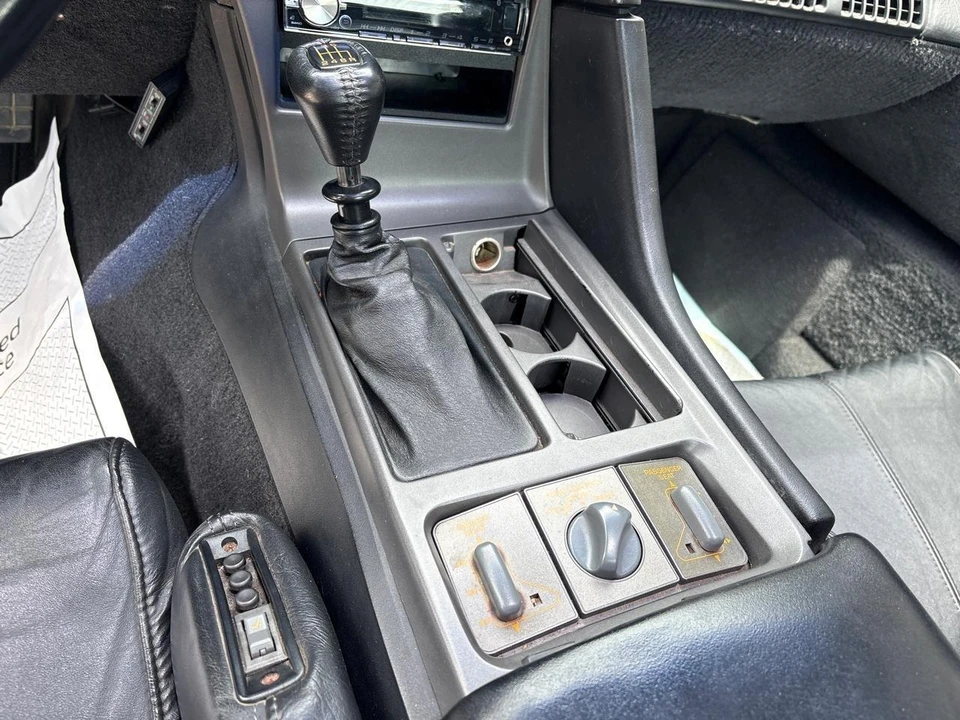 1990 Chevrolet Corvette C4 - Image 24 of 31