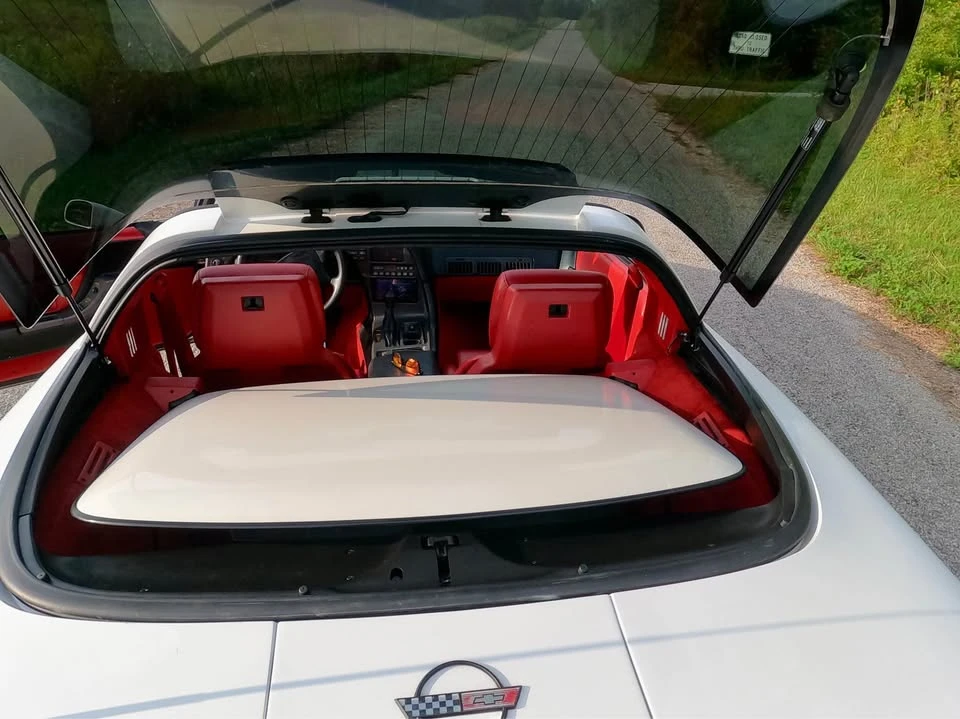1990 Chevrolet Corvette C4 - Image 16 of 19