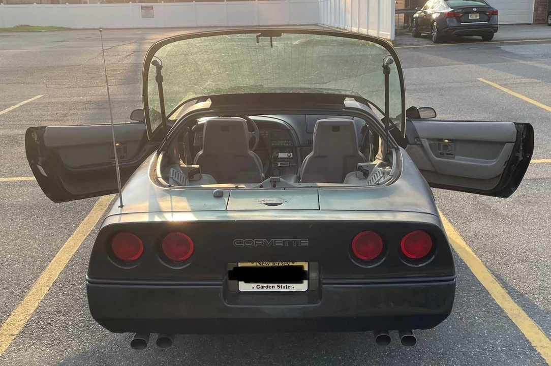 1990 Chevrolet Corvette C4 - Image 30 of 31