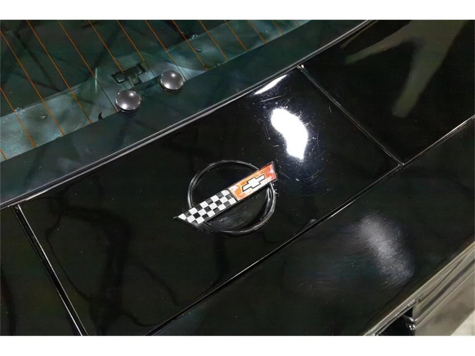 1990 Chevrolet Corvette C4 - Image 24 of 31