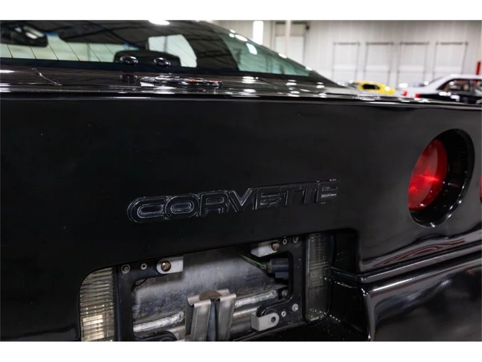 1990 Chevrolet Corvette C4 - Image 25 of 31