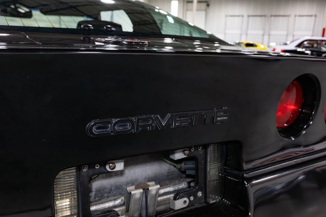 1990 Chevrolet Corvette C4 - Image 25 of 31