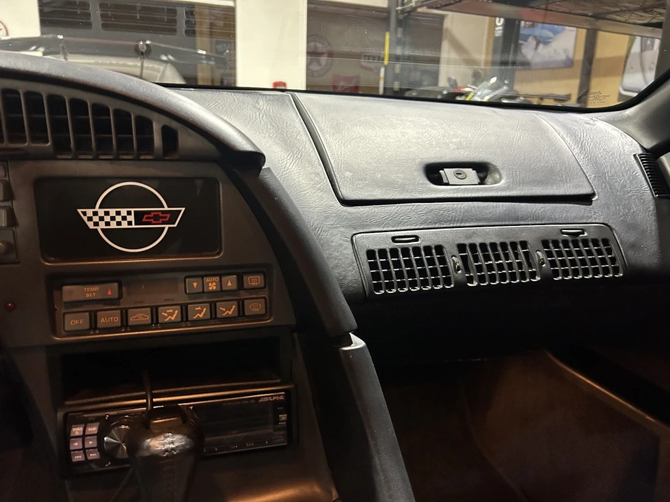 1990 Chevrolet Corvette C4 - Image 19 of 28