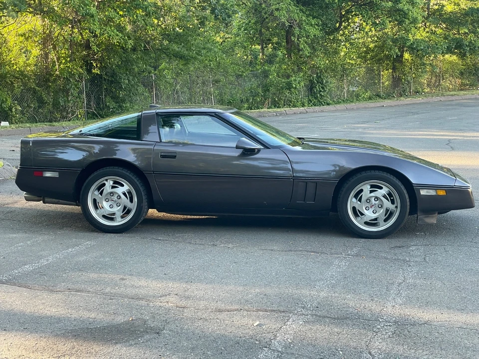 1990 Chevrolet Corvette C4 - Image 2 of 31