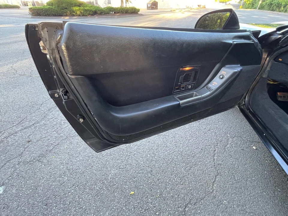 1990 Chevrolet Corvette C4 - Image 18 of 31