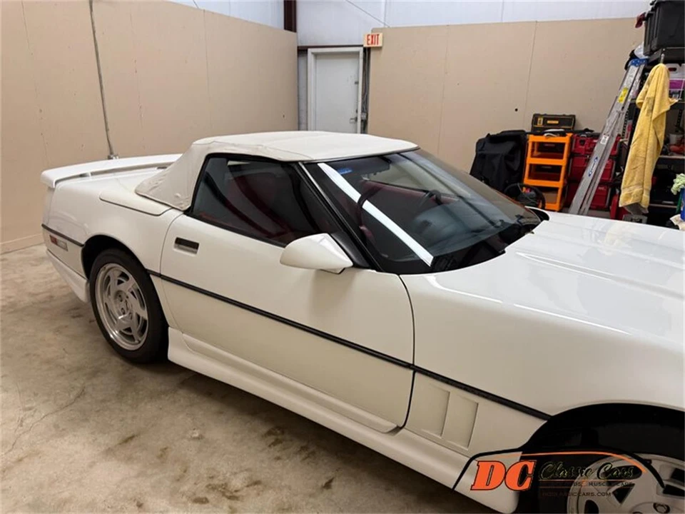 1990 Chevrolet Corvette C4 - Image 24 of 31