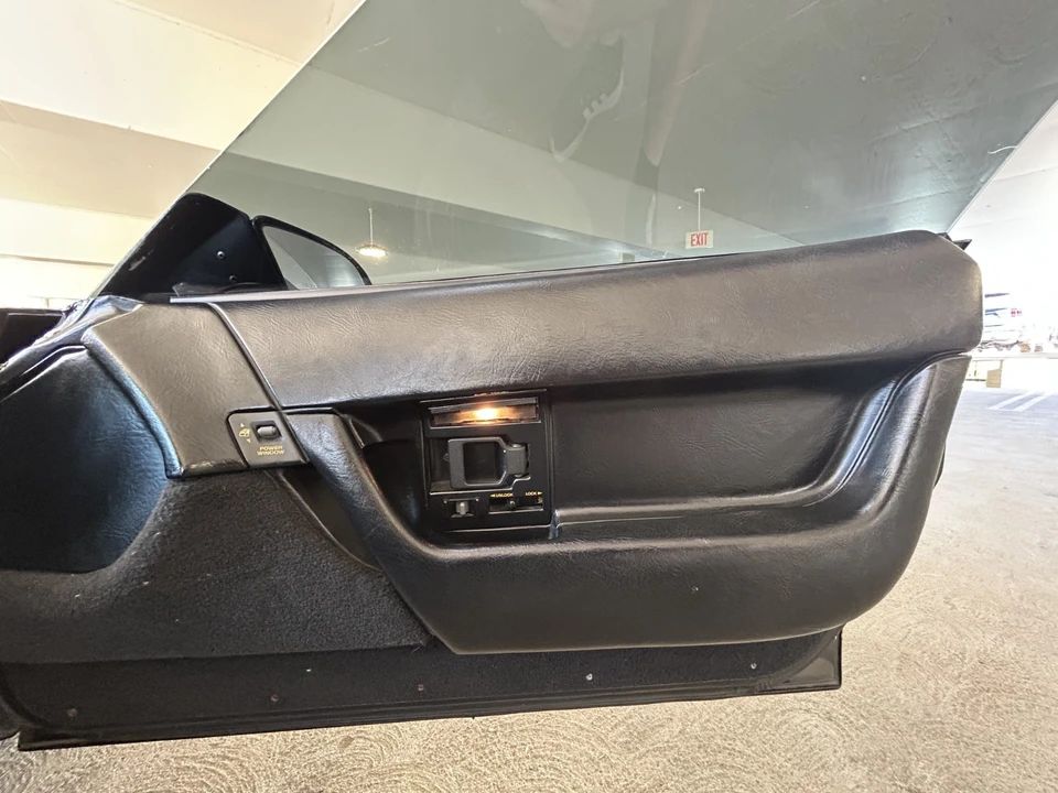 1990 Chevrolet Corvette C4 - Image 22 of 31