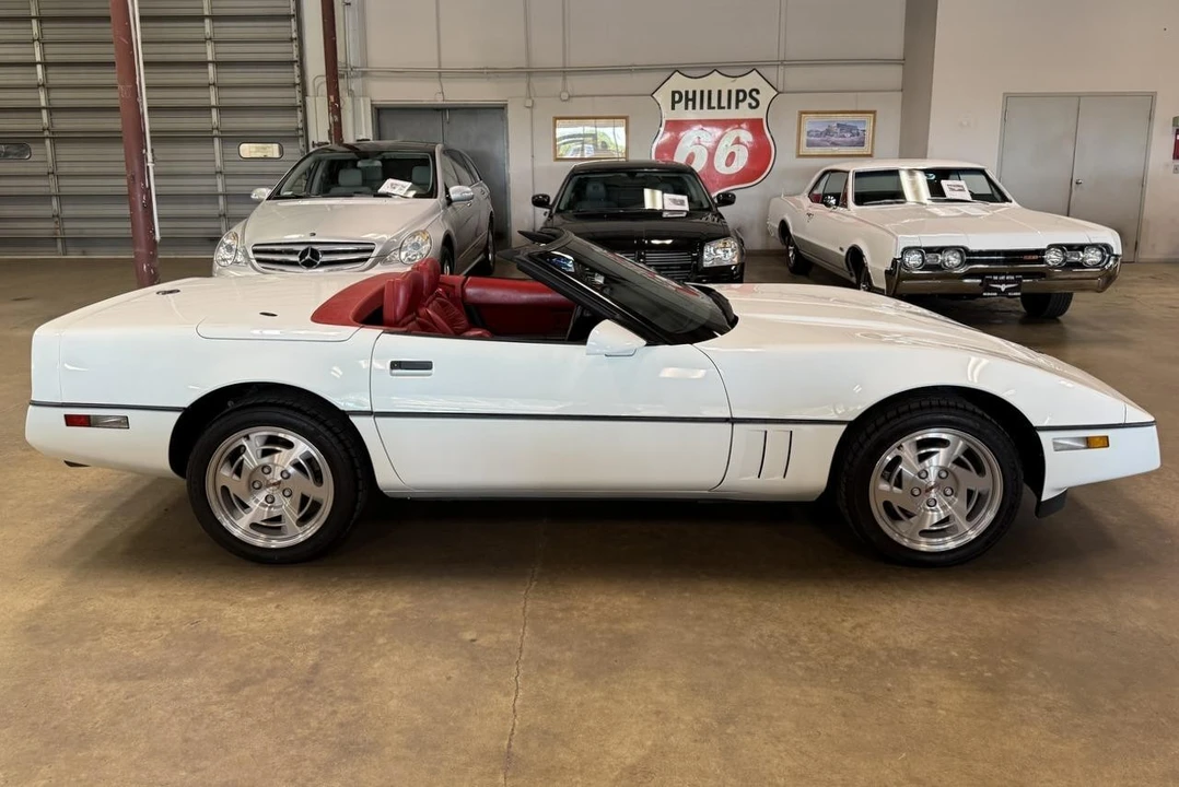 1990 Chevrolet Corvette C4 - Image 30 of 31