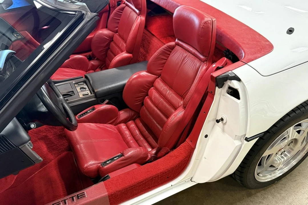 1990 Chevrolet Corvette C4 - Image 8 of 31