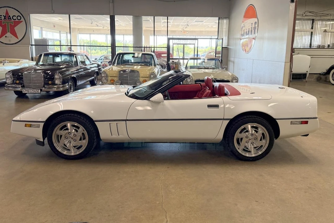 1990 Chevrolet Corvette C4 - Image 21 of 31
