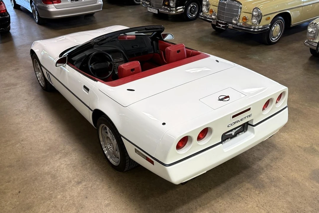 1990 Chevrolet Corvette C4 - Image 24 of 31