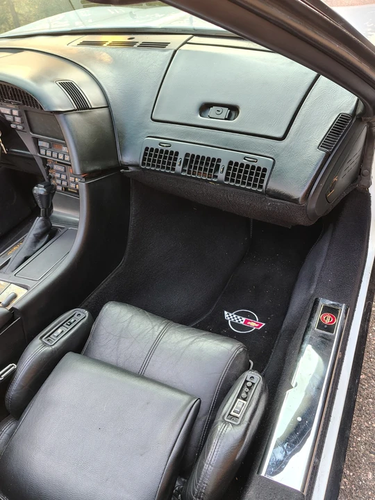 1990 Chevrolet Corvette C4 - Image 10 of 20