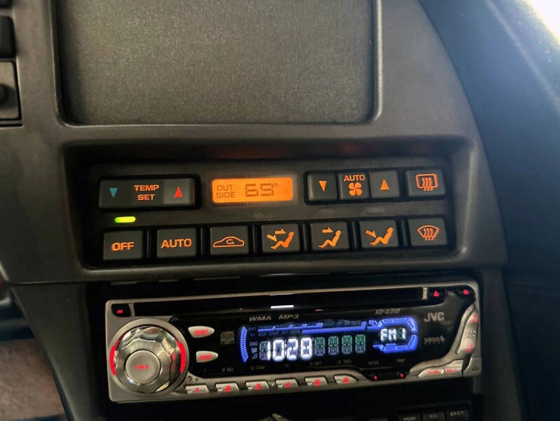 1990 Chevrolet Corvette C4 - Image 16 of 28
