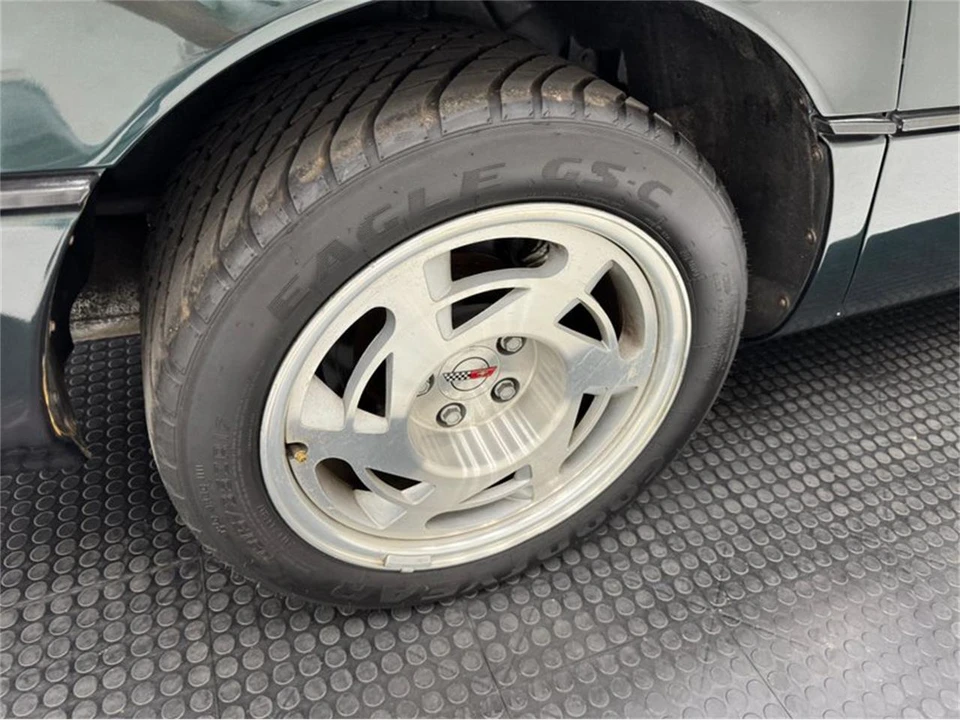 1990 Chevrolet Corvette C4 - Image 21 of 31
