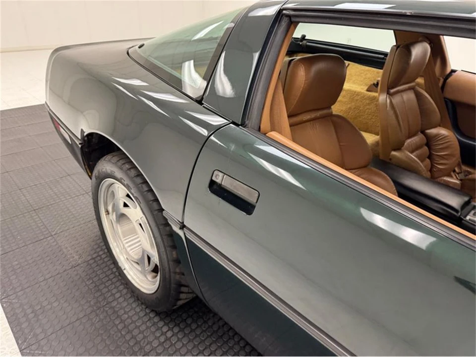1990 Chevrolet Corvette C4 - Image 23 of 31