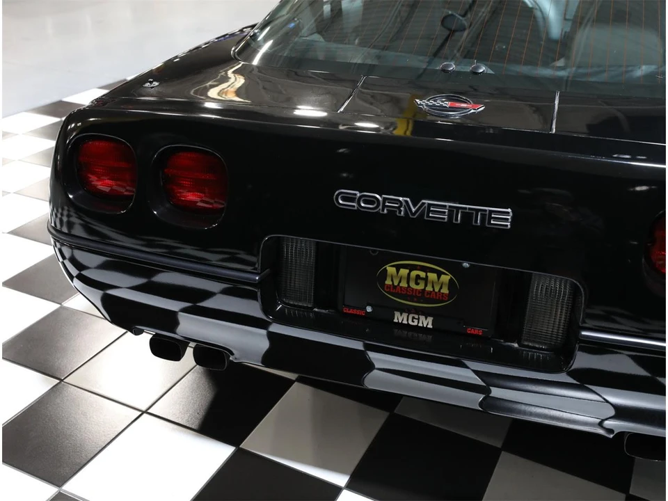 1990 Chevrolet Corvette C4 - Image 24 of 31