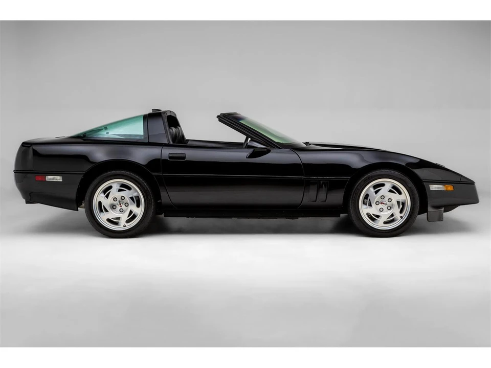 1990 Chevrolet Corvette C4 - Image 2 of 31