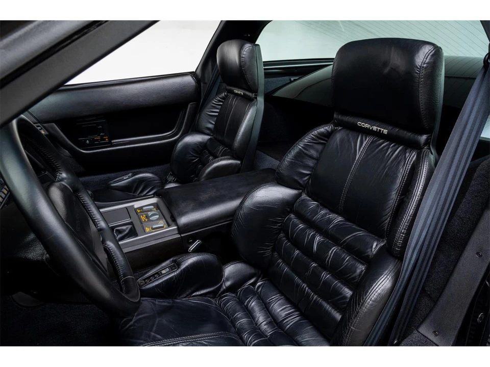 1990 Chevrolet Corvette C4 - Image 24 of 31