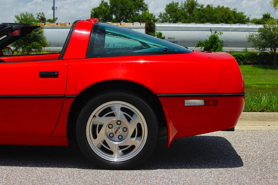 1990 Chevrolet Corvette C4 - Image 27 of 31