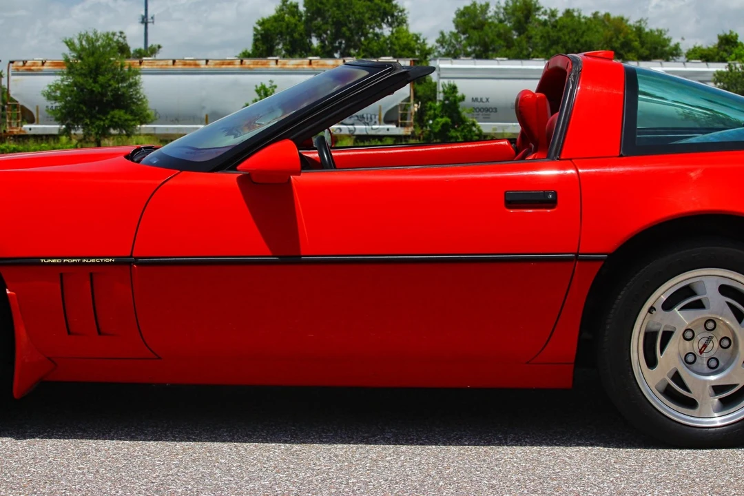 1990 Chevrolet Corvette C4 - Image 28 of 31