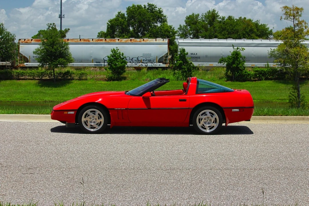 1990 Chevrolet Corvette C4 - Image 2 of 31
