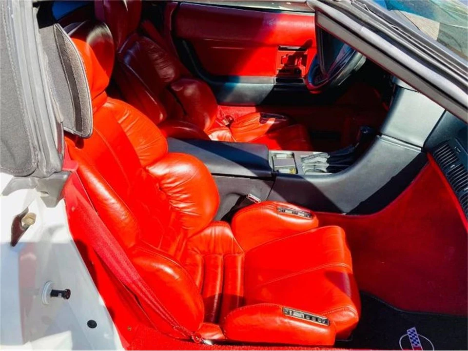 1990 Chevrolet Corvette C4 - Image 18 of 24