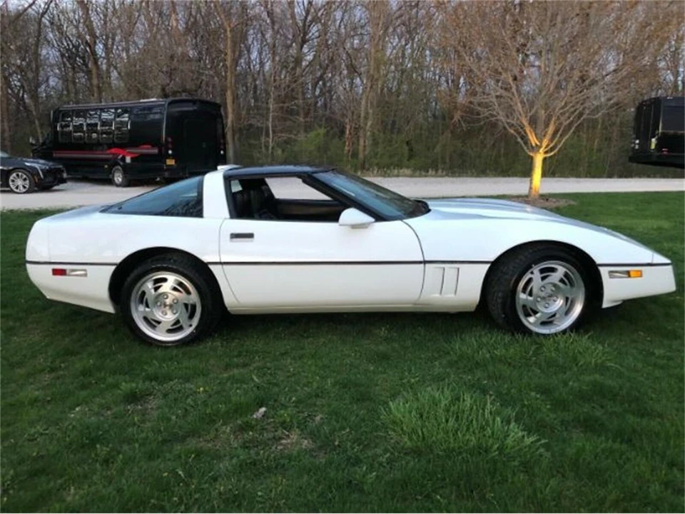 1990 Chevrolet Corvette C4 - Image 13 of 18