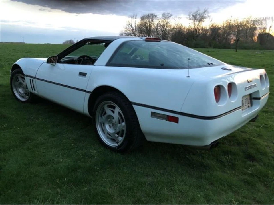 1990 Chevrolet Corvette C4 - Image 16 of 18