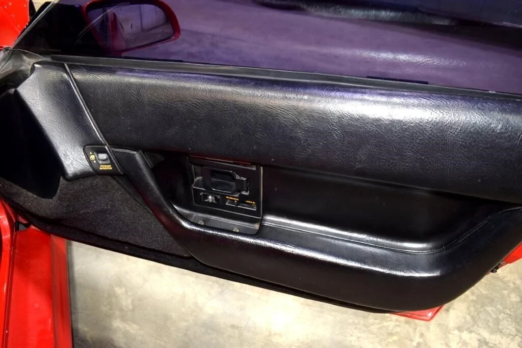 1990 Chevrolet Corvette C4 - Image 16 of 21