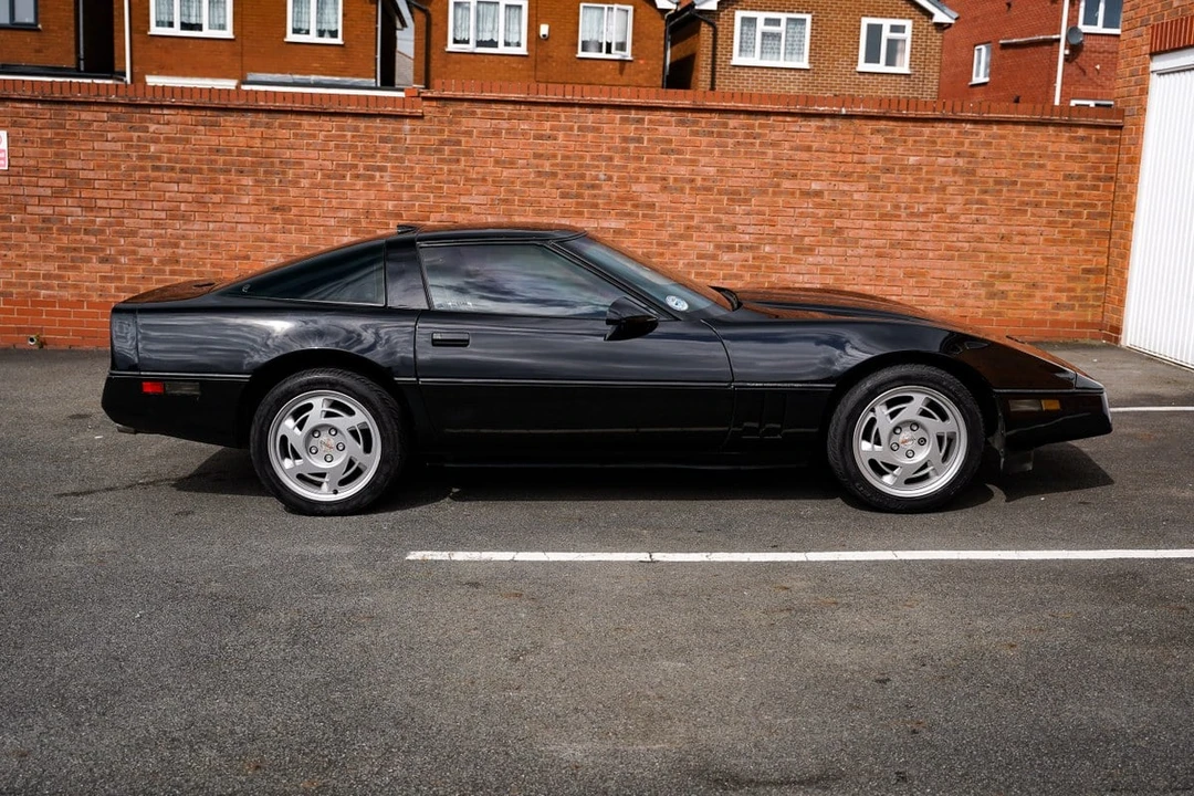 1990 Chevrolet Corvette C4 - Image 17 of 30