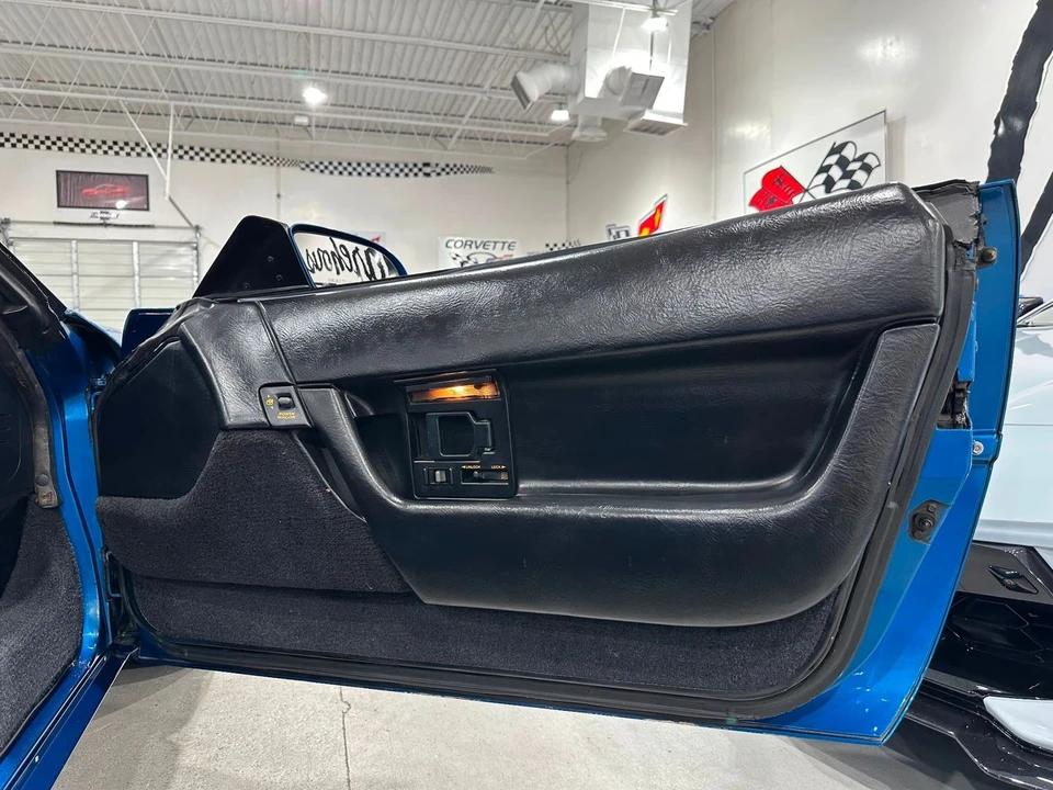 1990 Chevrolet Corvette C4 - Image 18 of 21