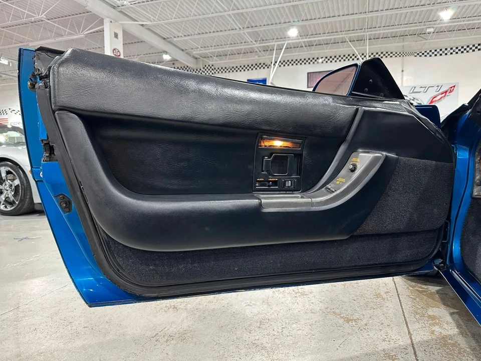 1990 Chevrolet Corvette C4 - Image 17 of 21