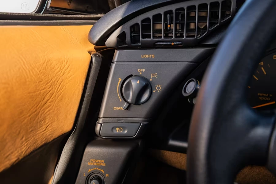 1990 Chevrolet Corvette C4 - Image 24 of 31