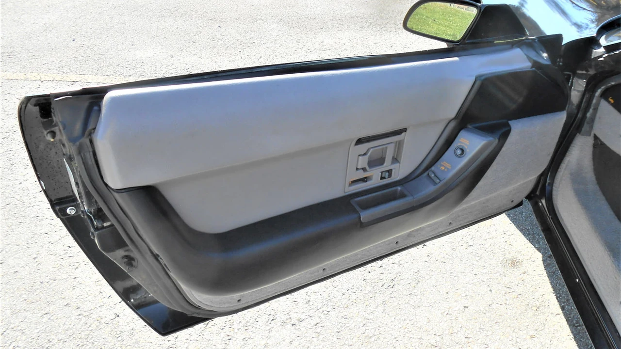 1990 Chevrolet Corvette C4 - Image 16 of 19