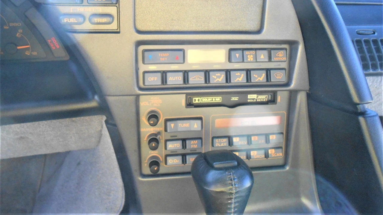 1990 Chevrolet Corvette C4 - Image 18 of 19