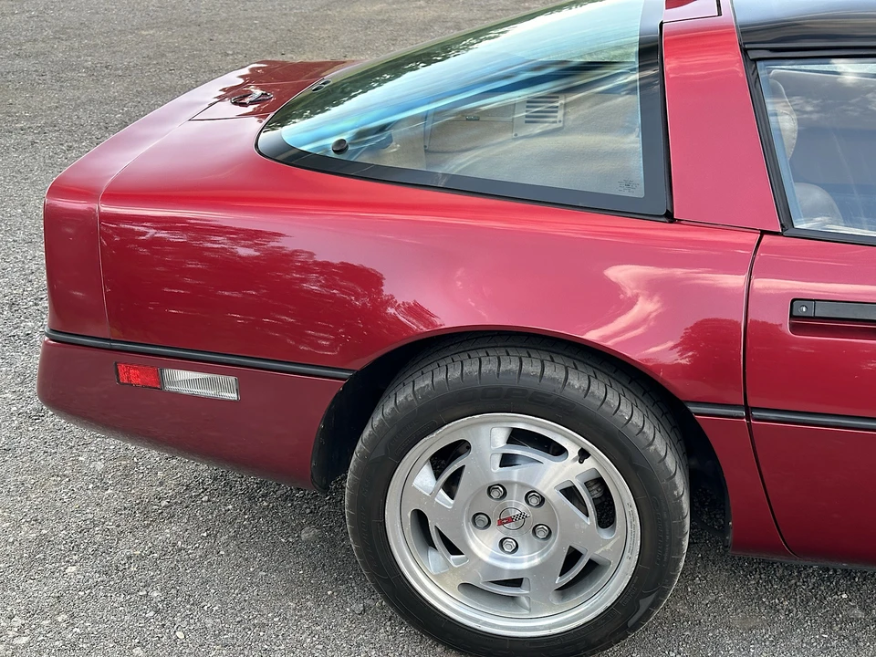 1990 Chevrolet Corvette C4 - Image 23 of 31