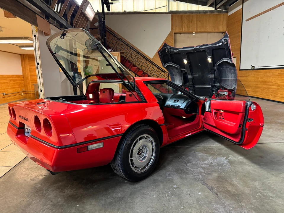 1990 Chevrolet Corvette C4 - Image 15 of 31